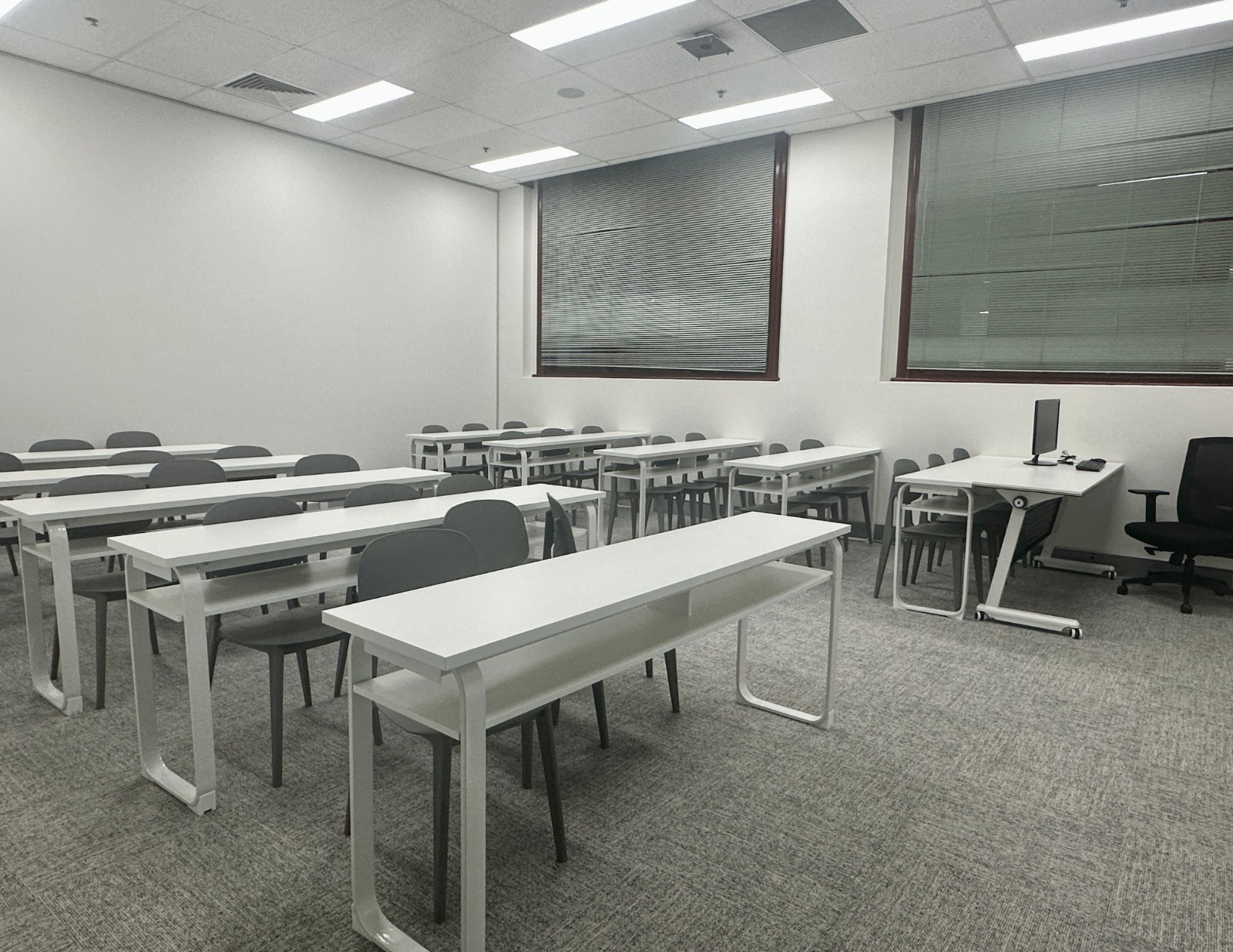 AUIPT Language College image 3